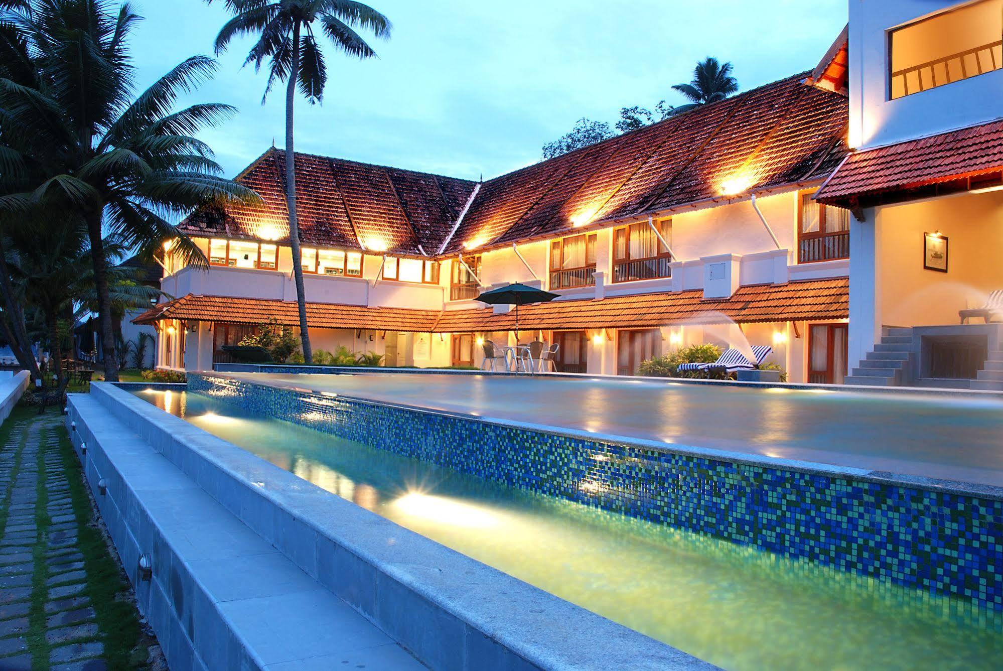 Lemon Tree Vembanad Lake Resort, Kerala Alappuzha Exterior photo